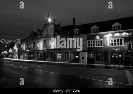 Weihnachtsbeleuchtung in Bourne Stadtzentrum, Lincolnshire, England, Großbritannien Stockfoto