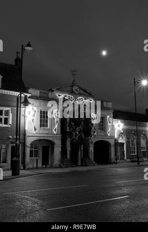 Weihnachtsbeleuchtung in Bourne Stadtzentrum, Lincolnshire, England, Großbritannien Stockfoto