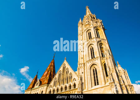 King St Stephen Reiterstatue von Bildhauer Alajas Strobl und Matthias Kirche, Fischerbastei, Budapest, Ungarn Stockfoto