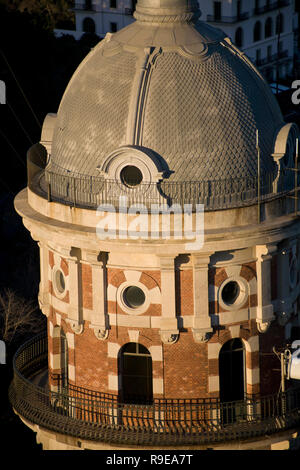 Turm bei Sonnenuntergang atTibidabo Berg, Barcelona Stockfoto