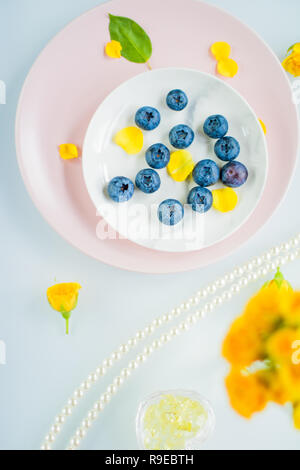 Schöne bluberries - frisches Obst und gesunde Ernährung gestaltete Konzept, elegante Optik Stockfoto