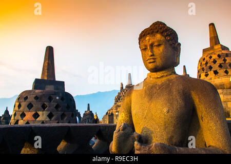 Buddha Statue der Buddhistischen Tempelanlage Borobudur, Yogyakarta, Jawa, Indonesien Stockfoto