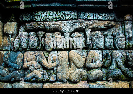 Schöne alte Mauer kunst Relief der Buddhistischen Tempelanlage Borobudur, Yogyakarta, Jawa, Indonesien Stockfoto