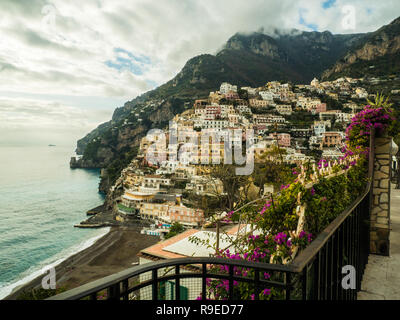 Positano an der Amalfiküste, Kampanien, Italien Stockfoto