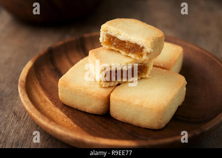 Ananas Kuchen ist ein süßes traditionelle taiwanesische Gebäck mit Butter, Mehl, Eier, Zucker, und Ananas Marmelade. Stockfoto