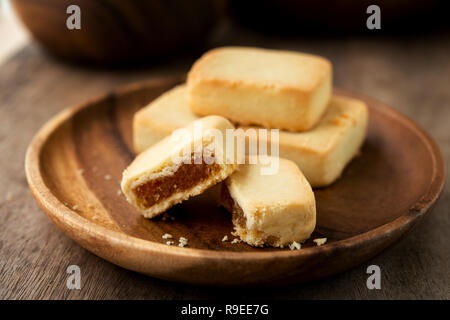 Ananas Kuchen ist ein süßes traditionelle taiwanesische Gebäck mit Butter, Mehl, Eier, Zucker, und Ananas Marmelade. Stockfoto