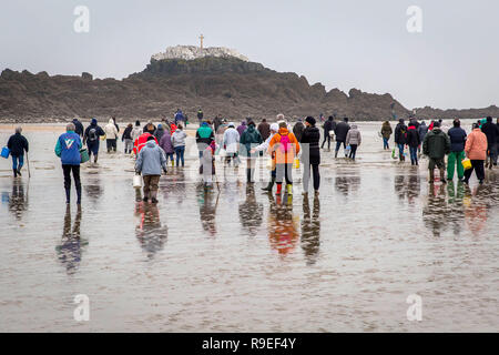 Plerin (Bretagne, Frankreich), 2015/03/21: Ufer angeln anlässlich der Spring Tide. Stockfoto