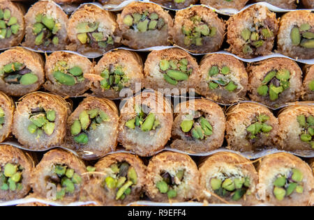 Runde Baklava mit Pistazien Stockfoto