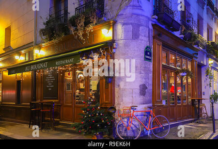 Die traditionellen französischen Café Au Bougnat für Weihnachten, Paris, Frankreich eingerichtet. Stockfoto