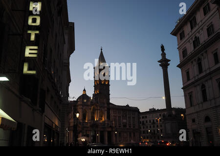 Piazza di Santa Maria Maggiore in Rom, Italien, in der Dämmerung Stockfoto