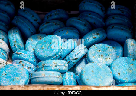 Blue Solid Shampoo Bars an der üppigen handgemachte Kosmetik Store in der Oxford Street, London, UK Stockfoto