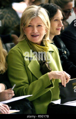 NEW YORK - 11. Februar: TV-Persönlichkeit Martha Stewart nimmt an den Chado Ralph Rucci Herbst 2010 fashion show während der Mercedes-Benz Fashion Week am 11. Februar 2010 in New York City. (Foto von Steve Mack/S.D. Mack Bilder) Stockfoto