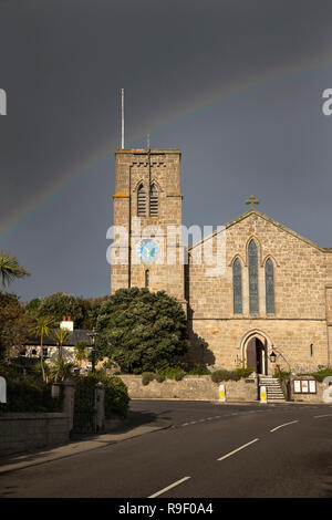 Hugh Town Kirche; Regenbogen; St Mary's; Scilly-Inseln, Großbritannien Stockfoto