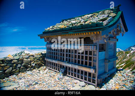 Oyama Schrein in Tateyama Berge, Japan. Oyama Schrein ist das höchste Heiligtum entfernt in Japan. Stockfoto