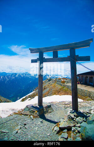 Oyama Schrein in Tateyama Berge, Japan. Oyama Schrein ist das höchste Heiligtum entfernt in Japan. Stockfoto