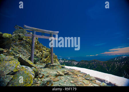 Oyama Schrein in Tateyama Berge, Japan. Oyama Schrein ist das höchste Heiligtum entfernt in Japan. Stockfoto