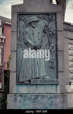 Hasselt, Limburg, Flandern Belgien - Februar 18, 2018: Detail des Leopold II-Denkmal auf dem kolonel Dusartplein Quadrat als Symbol für die Zivilisation Stockfoto