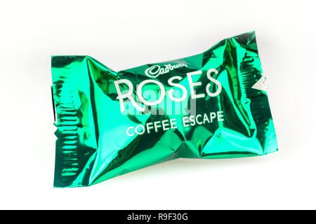 Der Kaffee Escape Cadbury Roses Schokolade auf weißem Hintergrund Stockfoto