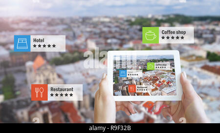 Augmented Reality marketing Konzept. Hand tablet AR-Anwendung Stockfoto