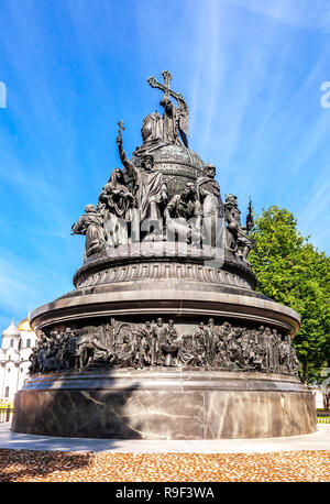 In Weliki Nowgorod, Russland - 17. August 2017: Millennium Russlands Monument (1862) im Nowgoroder Kreml Stockfoto