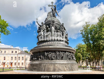 In Weliki Nowgorod, Russland - 17. August 2017: Millennium Russlands Monument (1862) im Nowgoroder Kreml Stockfoto