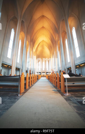 Die Kirche Hallgrimskirkja Reykjavik im Innenraum Stockfoto