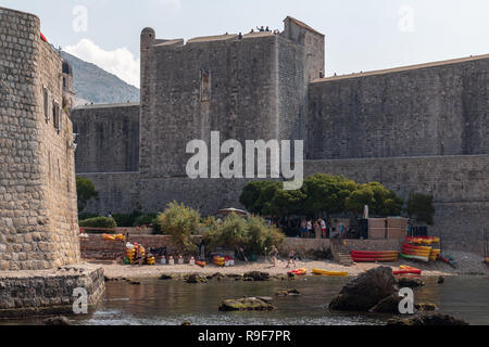 Außerhalb der Alten Stadtmauern Dubrovnik, Kroatien Stockfoto