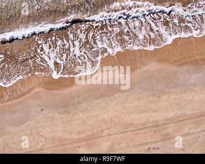 Luftaufnahme von granelli Strand, einem Badeort in Sizilien. Der Schuß wird während einer schönen sonnigen Tag genommen Stockfoto