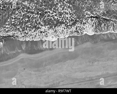 Luftaufnahme von granelli Strand, einem Badeort in Sizilien. Der Schuß wird während einer schönen sonnigen Tag genommen Stockfoto