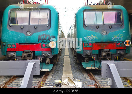 Rom, Italien, März 2015: Zug hält am Bahnhof Roma Termini Stockfoto