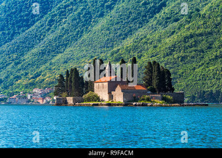 Saint George Island, Saint George Benediktinerkloster und alten Friedhof, Perast, Montenegro Stockfoto