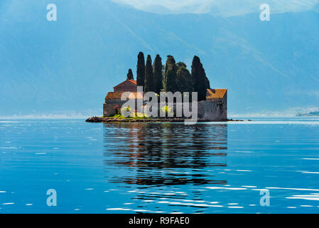 Saint George Island, Saint George Benediktinerkloster und alten Friedhof, Perast, Montenegro Stockfoto