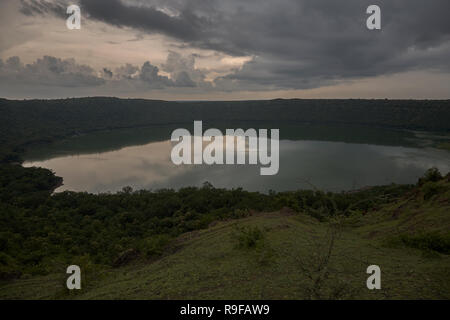 Lonar Lake National Geo-Heritage Monument Krater voller rim Blick auf Buldhana Bezirk, Maharashtra INDIEN Stockfoto