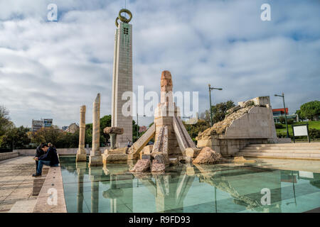 Blick auf den Park Eduardo VII in der Nähe der Nelkenrevolution Denkmal und der Marquis von Pombal in Lissabon, Portugal Stockfoto