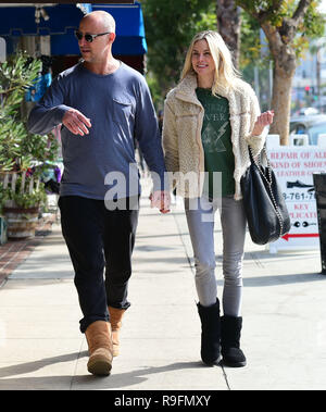 Brooke Burns und Ehemann Gavin O'Connor unterwegs Mit: Brooke Burns, Gavin O'Connor Wo: Los Angeles, Kalifornien, Vereinigte Staaten, wenn: 22 Nov 2018 Credit: WENN.com Stockfoto