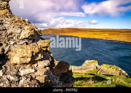 Duntulm von den Ruinen von Duntulm Castle, Isle of Skye - Schottland gesehen. Stockfoto