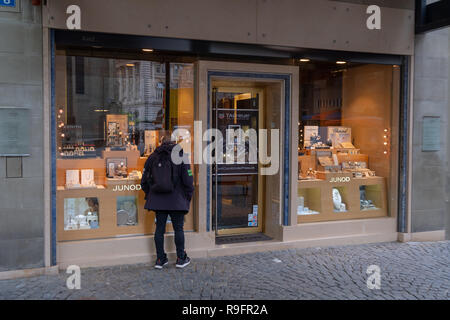 Schaufenster der Schweizer Uhren Shop Stockfoto