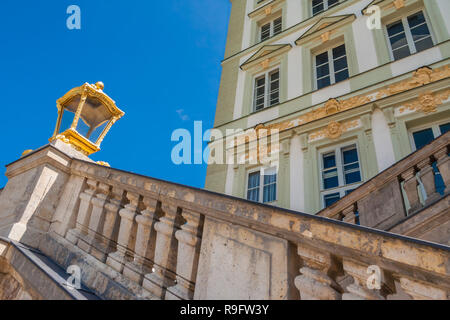 Große in der Nähe des berühmten Schloss Nymphenburg in München eine besondere Perspektive mit dem Treppenhaus als diagonalen Linien, die schönen Ornamente auf der... Stockfoto