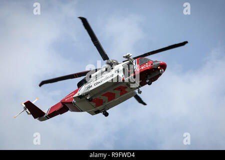 Die Küstenwache Suche und Rettung Hubschrauber in Caernarfon North Wales auf der Grundlage Stockfoto