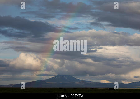 Vulkan Hekla, Vulkankegel, 1491 m hoher Vulkan im Süden von Island, mit Betti, Hecla, Vulkan, Regenbogen, Island Stockfoto