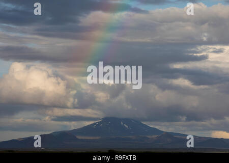 Vulkan Hekla, Vulkankegel, 1491 m hoher Vulkan im Süden von Island, mit Betti, Hecla, Vulkan, Regenbogen, Island Stockfoto