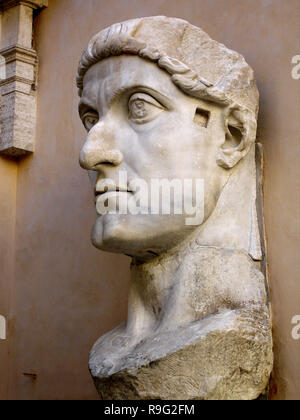 FRAGMENTO DE LA COLOSAL ESTATUA DE CONSTANTINO EL GRANDE - SIGLO IV. Lage: MUSEO CAPITOLINO. ITALIA. Stockfoto