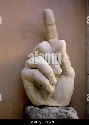 FRAGMENTO DE LA COLOSAL ESTATUA DE CONSTANTINO EL GRANDE - SIGLO IV. Lage: MUSEO CAPITOLINO. ITALIA. Stockfoto