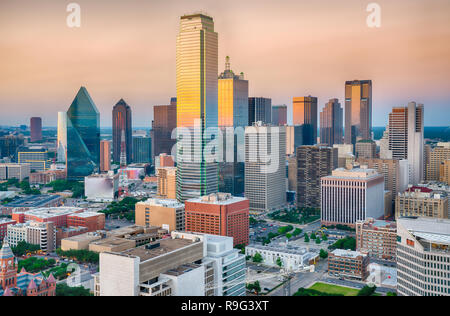 Luftaufnahme von Dallas, Texas City Skyline im Sonnenuntergang Stockfoto