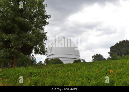 Ein überraschend thundery, regnerischen Nachmittag am historischen Palomar Mountain Observatory, Kalifornien, San Diego County. Juli 2018. Die Anlage ist bei 6.000 ft Stockfoto