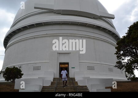 Ein überraschend thundery, regnerischen Nachmittag am historischen Palomar Mountain Observatory, Kalifornien, San Diego County. Juli 2018. Die Anlage ist bei 6.000 ft Stockfoto