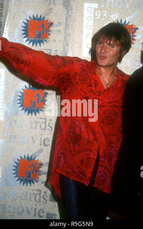 BURBANK, CA - 5. JUNI: Musiker Simon LeBon von Duran Duran der zweiten jährlichen MTV Movie Awards am 5. Juni 1993 an die Walt Disney Studios in Burbank, Kalifornien. Foto von Barry King/Alamy Stock Foto Stockfoto