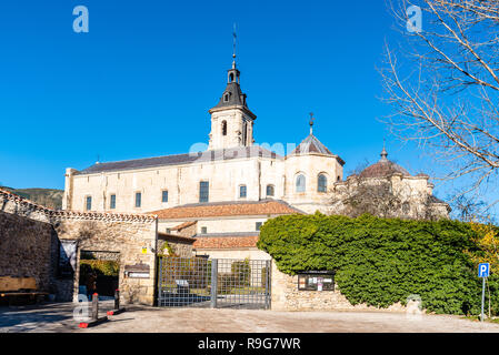 Madrid, Spanien - 15. Dezember 2018: Das Kloster von Santa Maria de El Paular. Es ist ein ehemaliges Kartäuserkloster nordwestlich von Madrid, in Stockfoto