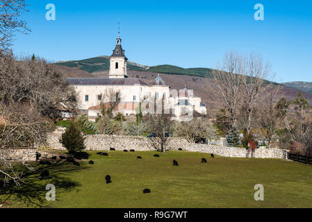 Madrid, Spanien - 15. Dezember 2018: Das Kloster von Santa Maria de El Paular. Es ist ein ehemaliges Kartäuserkloster nordwestlich von Madrid, in Stockfoto