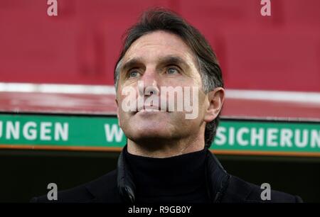 Augsburg, Deutschland. 23 Dez, 2018. firo: 23.12.2018, Fußball, 1.Bundesliga, Saison 2018/2019, FC Augsburg, VFL Wolfsburg, Trainer Bruno Labbadia, VFL Wolfsburg, VFL Wolfsburg, Porträt | Quelle: dpa/Alamy leben Nachrichten Stockfoto